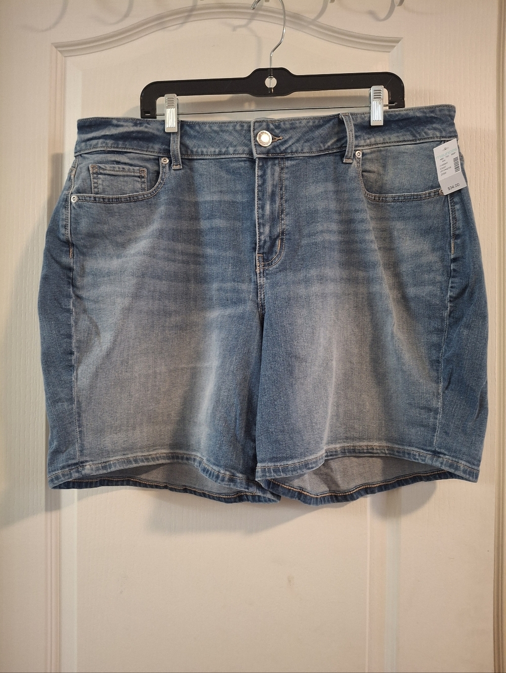 Maurices NWT Sz 20W  Light Blue Washed Denim Jean Shorts